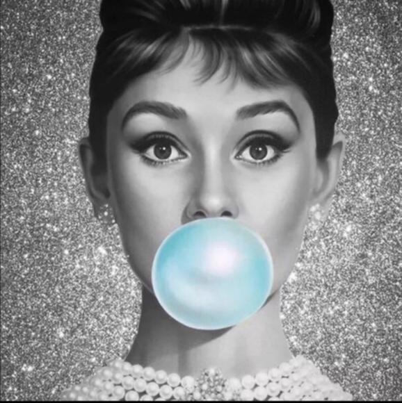 Welcome to my closet😊😊😊 - Picture 2 of 8